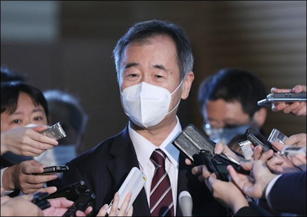 菅義偉首相と会談した後、記者会見に答える日本学術会議の森田隆章会長